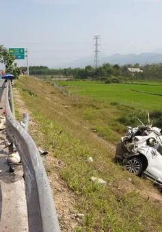 Thủ tướng yêu cầu làm rõ nguyên nhân vụ tai nạn đặc biệt nghiêm trọng trên cao tốc Cam Lộ - La Sơn