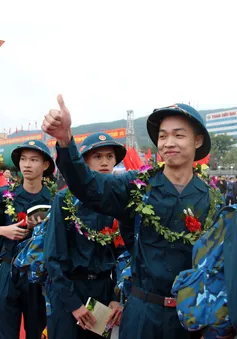 Hơn 2.100 thanh niên vùng mỏ hăng hái lên đường làm nhiệm vụ bảo vệ Tổ quốc