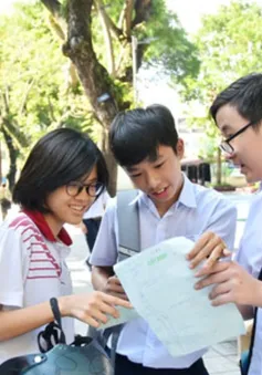Hà Nội yêu cầu các trường không thu phí giữ chỗ vào lớp 10