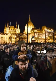 Hàng nghìn người Hungary biểu tình đòi Thủ tướng từ chức