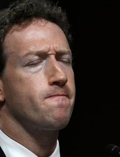 Mark Zuckerberg và Facebook mất bao nhiêu tiền sau sự cố sập toàn cầu?