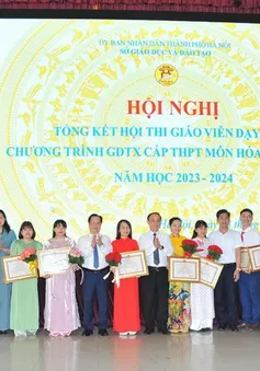 Hà Nội trao thưởng 16 giáo viên dạy giỏi giáo dục thường xuyên