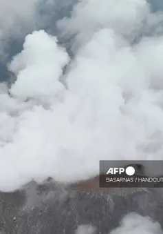 Indonesia tiếp tục sơ tán dân sau vụ núi lửa Ruang phun trào