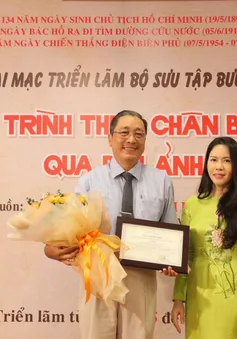 Hành trình theo chân Bác Hồ qua bưu ảnh