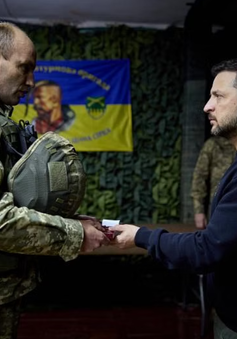 Hủy mọi chuyến công du, Tổng thống Ukraine Zelensky bất ngờ tới Kharkov