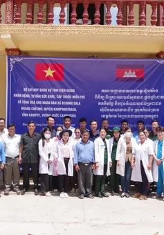 Y bác sĩ Kiên Giang tổ chức thăm khám cho hơn 250 công dân Campuchia