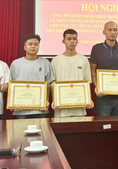 Hà Nội: Khen thưởng 4 công dân dũng cảm cứu người trong vụ cháy ở Trung Kính