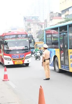 Hà Nội: Mạnh tay xử lý xe khách chạy “rùa bò” gây ùn tắc cửa ngõ