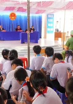 Bà Rịa - Vũng Tàu: Gần 750 học sinh và giáo viên dự phiên tòa lưu động tuyên truyền pháp luật.
