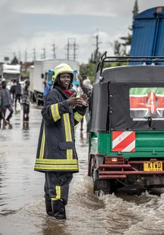 Mưa lớn, lũ lụt kéo dài ở Kenya: Số nạn nhân thiệt mạng tăng lên 228 người