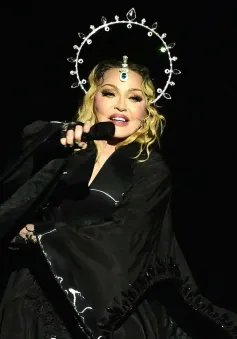 Madonna bị kiện vì đưa nội dung nhạy cảm vào liveshow