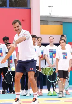 “Vòng quanh thế giới cùng Roger Federer”