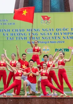 Hàng nghìn người đội mưa đồng diễn yoga lớn nhất lịch sử của Thái Nguyên