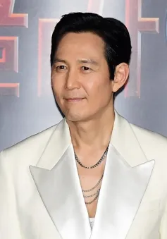 Lee Jung Jae nhận được nhiều lời mời hơn từ Hollywood sau "Trò chơi con mực"