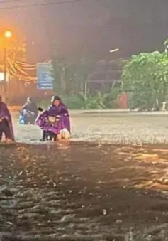 Mưa lớn, nhiều tuyến phố ở Thái Nguyên ngập sâu