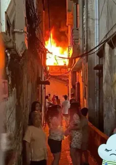 Cháy nhà trong đêm ở ngõ Trại Cá (Hà Nội), nghi do chập điện