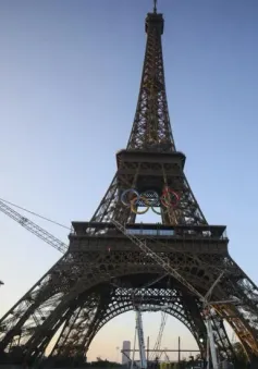 Pháp tăng giá vé tham quan Tháp Eiffel thêm 20% để cứu “bà đầm sắt”