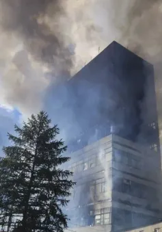 Cháy lớn tại một tòa nhà cao tầng ở Nga, nhiều người thiệt mạng