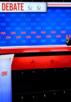 Cuộc tranh luận đầu tiên đầy căng thẳng giữa hai ứng cử viên Tổng thống Mỹ