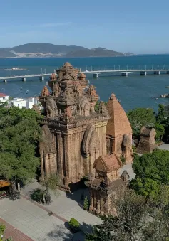 Tháp Bà Ponagar - Nét đẹp văn hóa Chăm Pa giữa lòng Nha Trang