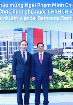 Thủ tướng Phạm Minh Chính thăm tổ hợp bán dẫn của Samsung