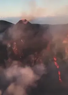 Núi lửa Etna (Italy) phun trào dữ dội