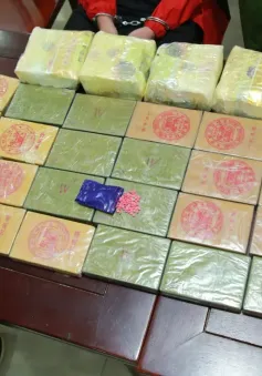 Bắt 2 đối tượng, thu 27 bánh heroin và 5 kg ma túy đá