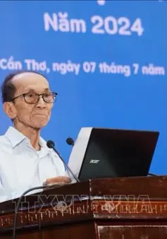 Vinh danh cụ ông ở Cần Thơ theo học thạc sĩ ở tuổi 87