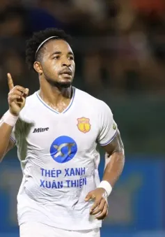 Tiền đạo CLB Nam Định giành hat-trick danh hiệu tại V.League Awards 2023-2024