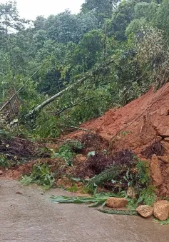 Hà Giang lại mưa rất lớn, sạt lở gây chia cắt