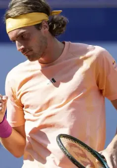 Stefanos Tsitsipas vào bán kết giải quần vợt Thụy Sĩ mở rộng