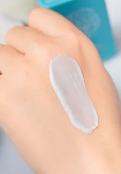 Có cần dùng kem chống nắng vào ngày mưa?