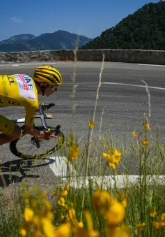 Tadej Pogacar có chiến thắng chặng thứ 5 tại Tour de France