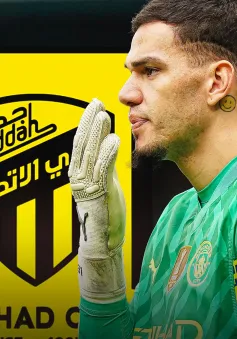 Al-Ittihad gửi lời đề nghị mua thủ thành Ederson