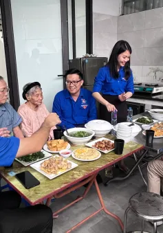 Tuổi trẻ Hạ Long tri ân Mẹ Việt Nam anh hùng với "Bữa cơm gia đình - Ấm tình lòng Mẹ"