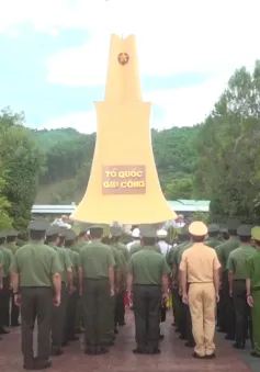 Lãnh đạo Bộ Công an dâng hương tri ân các anh hùng, liệt sĩ tại khu di tích An ninh khu 5