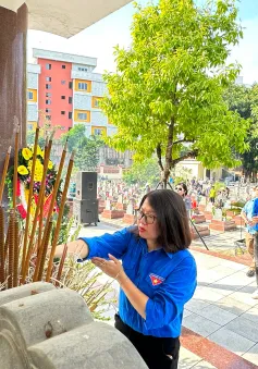 Tuổi trẻ Vạn Phúc chỉnh trang nghĩa trang, tri ân các anh hùng, liệt sĩ
