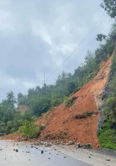 Cao Bằng: Giao thông ngưng trệ do sạt lở Quốc lộ 3