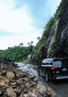 Tỉnh lộ sạt lở nghiêm trọng, Hòa Bình công bố tình huống khẩn cấp về thiên tai