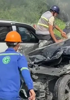 Những người hùng lao vào cứu tài xế mắc kẹt trong vụ tai nạn ở cầu Phú Mỹ