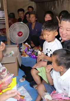 Lãnh đạo Triều Tiên Kim Jong-un thăm lại vùng bị ngập lụt, lên kế hoạch sơ tán người dân