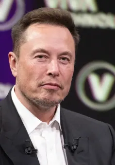 Bất kể ngày hay đêm, cứ cách nửa tiếng Elon Musk lại đăng một bài trên mạng xã hội