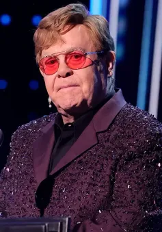 Elton John mất thị lực một bên mắt