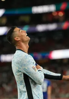 Cột mốc 900 bàn đã xong, kỷ lục 1000 bàn thắng không còn xa với Ronaldo