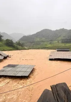 Yên Bái: Lũ lớn gây ngập lụt, 1 cháu bé tử vong do sập nhà gỗ