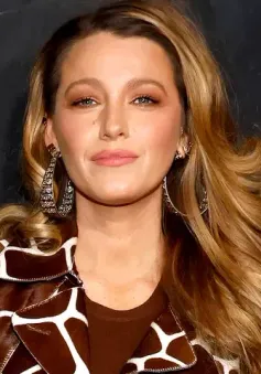 Blake Lively tổn thương vì bị tẩy chay