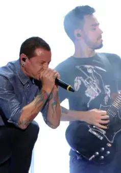 Con trai của Chester Bennington chỉ trích Linkin Park phản bội lòng tin của fans