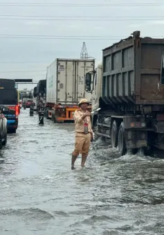 Cao tốc Pháp Vân - Cầu Giẽ lại ngập sâu, phương tiện hạn chế đi qua