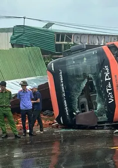 Đắk Lắk: Lật xe khách khiến 4 người tử vong