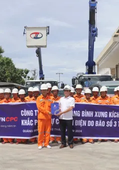 Hàng trăm kỹ sư, công nhân Điện lực miền Trung lên đường ra Bắc khắc phục sự cố lưới điện